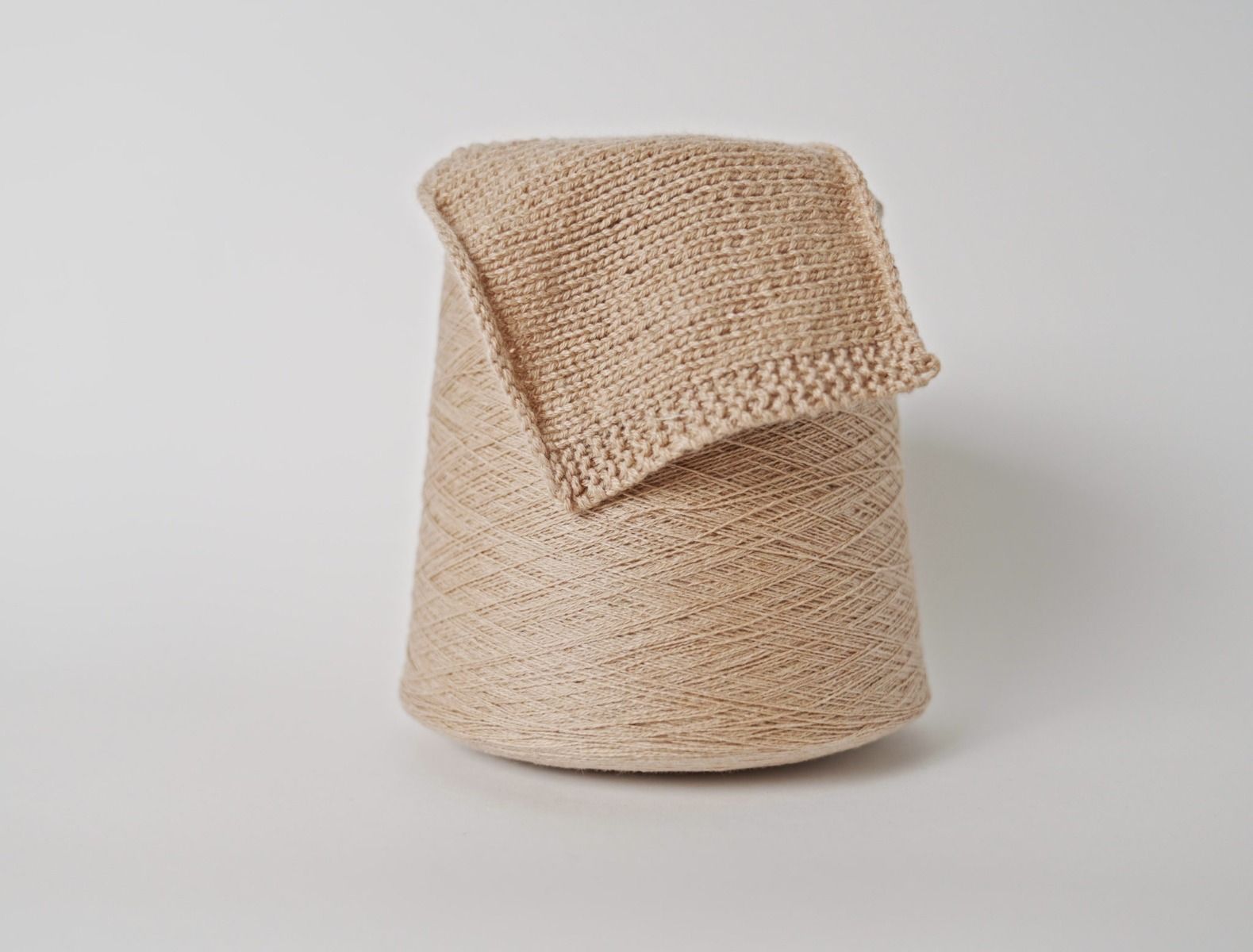 Cariaggi Cashmere 2/28 x 2 - Cameo - 50g Cake